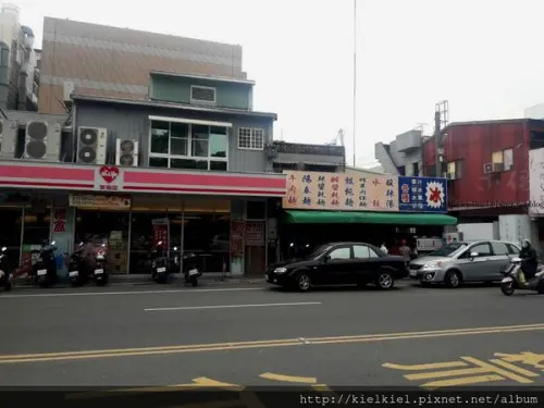 [食記/嘉義]體育路牛肉麵~冰果店結合