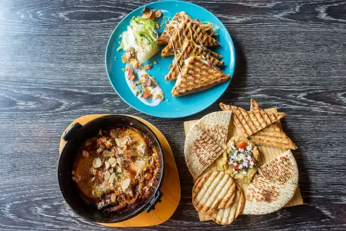 | Taiwan Taichung 台灣 台中 西區 ☻ Toastage 土司盛世 | 邪惡牽絲帕尼尼 . 道地地中海料理 . 型男老闆的雪茄盒牆 . sogo百貨商圈