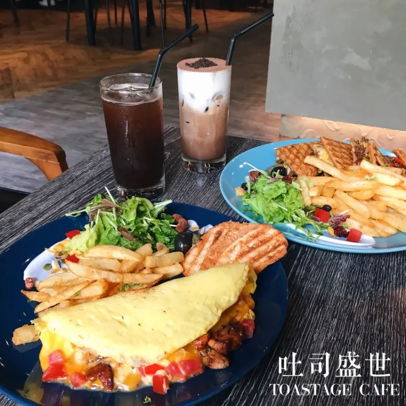 台中美食｜TOASTAGE土司盛世-台中超牽絲帕尼尼，晚上搖身一變餐酒館