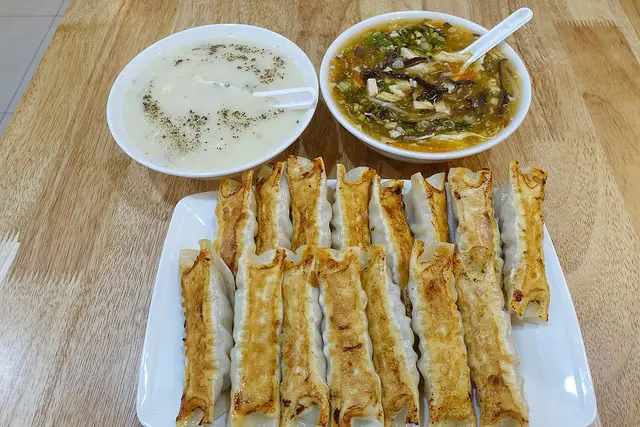 【食記】板橋中山路美食/板橋鍋貼推薦。佳佳香鍋貼板橋店~永和名店佳佳香鍋貼在板橋也吃得到了!!!