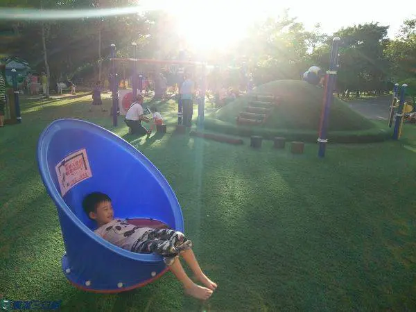 【遊記】高雄鳳山_正義國小兒童遊戲場@小而美的什麼都有  別緻有型的器材一玩就愛上