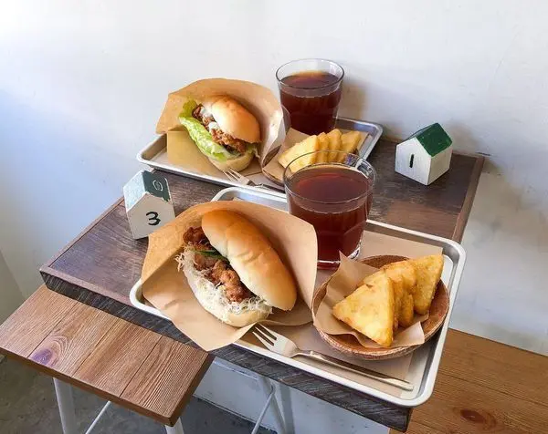 台中西區・輕食｜春丸餐包-街邊店｜Ｑ軟有嚼勁口味多樣的餐包～早餐跟下午茶的好朋友！