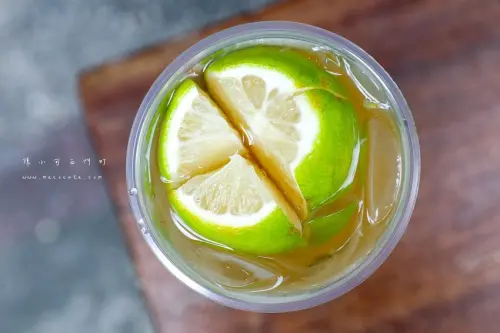 地點不明顯飲料店，連國外觀光客都特別來買歸粒萊姆愛時光。台北手搖飲料店「茗時序-茶飲專賣萬華西門店」