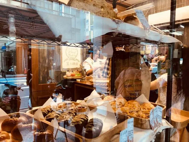 超療癒～復古海洋風、水手三明治、歐包販賣機 好吃又好拍！大稻埕「第三碼頭」一個人自由的散步