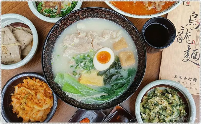 台中大里』大樓隱藏版獨家手打烏龍麵，麵條厚實Q彈，九種湯底任你搭~ - 小凉的美食小天地