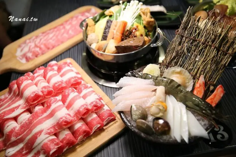 五鮮級平價鍋物(員林店)。17盎司大肉盤超震撼/澎派海鮮/一人獨享鴛鴦鍋/精緻鍋物最低79元起 - Nana愛旅行札記