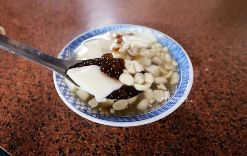 台中梧棲│歌王豆花-梧棲第一市場內的在地美食.攤位142號 - 藍色起士的美食主義