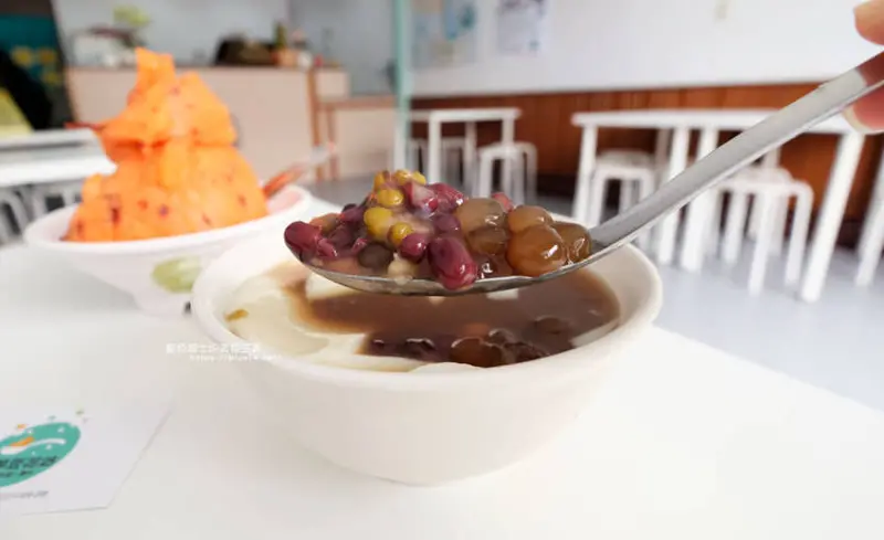 台中沙鹿│豆粹豆花坊-傳承宜蘭三十年老店手藝.沙鹿彩繪牆巷弄豆花冰品店 - 藍色起士的美食主義
