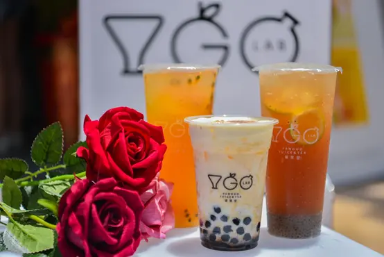 研果室yanguolab：台中西區美食-IG網美熱門打卡點！近SOGO百貨/勤美綠園道，實驗室風格打造水果茶創新精神！