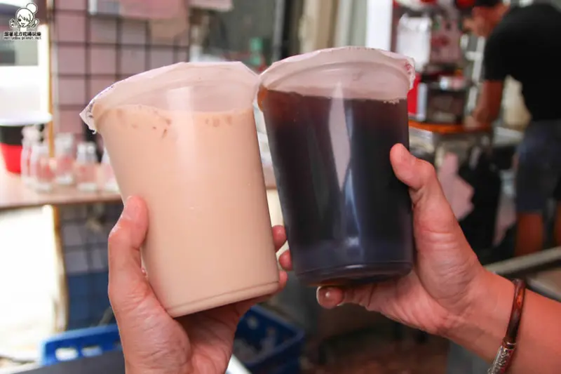 瑞北夜市起家之古留香紅茶冰，傳統古早味飲料大杯用料實在好喝 - 跟著尼力吃喝玩樂＆親子生活