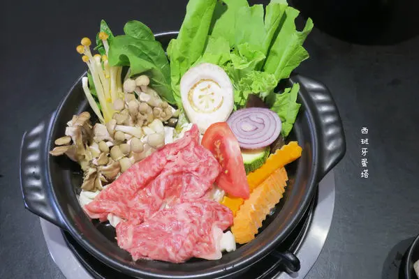 日和A5和牛專賣店｜鄰近大直捷運站～全台唯一A5和牛專賣店！提供最美油花最新鮮的和牛，搭配菇菇壽喜燒最對味！