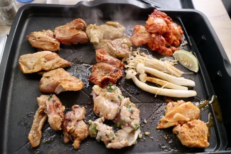 【好奇太郎】創意自助鐵板燒吃到飽，食材新鮮豐富、海鮮燒肉品質超高-板橋江子翠美食餐廳推薦 - 邦妮2兔