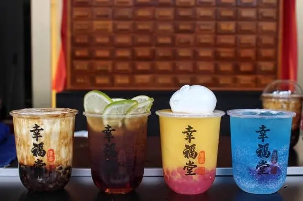 【台中西屯區】人手一杯的幸福堂黑糖珍珠鮮奶，在逢甲也開了一間旗艦店囉！              