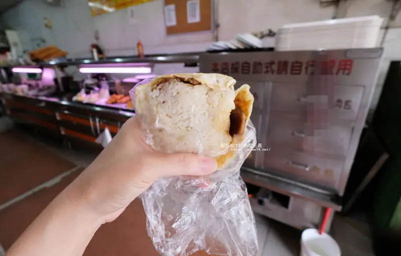台中烏日│味味佳美食早點-三十年老店.豬排蛋飯糰還不錯 - 藍色起士的美食主義