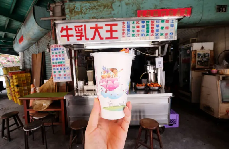 台中霧峰│霧峰牛乳大王-霧峰菜市場在地美食.五十年老店 - 藍色起士的美食主義