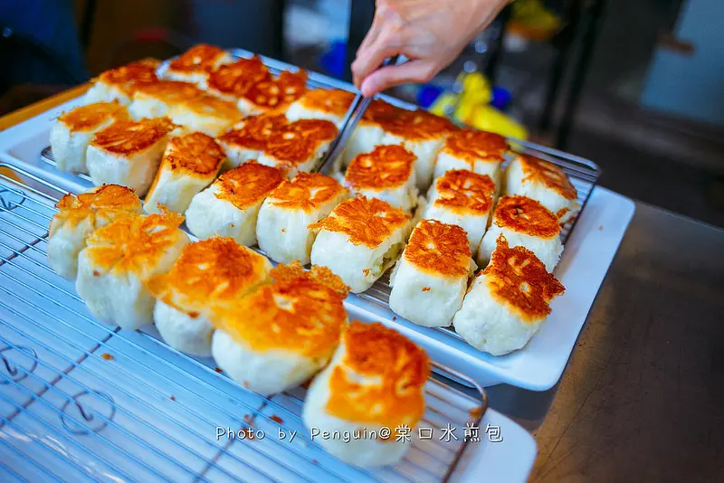 台南．中西區．海安路的下午茶止飢美食．銅板價的棠口水煎包．一顆嘟嘟好!!