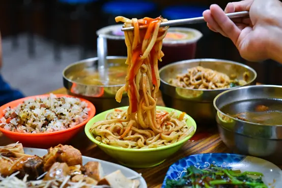 天慈素食忠勇店：台中南屯區美食-CP值超高的平價素食餐廳，滷味$5元起，必點招牌炒飯！