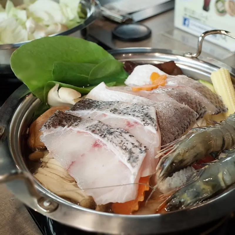 【好食分享】新竹火鍋推薦，媽媽魚百味釜精緻鍋物景觀餐廳，新鮮海鮮/靠近煙波大飯店附近氣氛佳