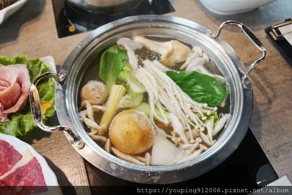 新竹東區｜百味釜精緻鍋物 媽媽魚安心超市，食材新鮮直達餐桌，美福頂級澳洲牛、認證鮮蝦石斑！