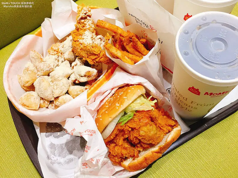 【MOMs TOUCH｜炸雞控必吃來自韓國第二大連鎖速食店高雄首店高雄夢時代新開幕