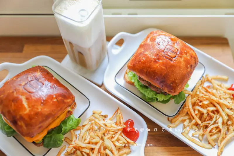 台北早午餐：和日方常holy cube～方形漢堡IG熱門打卡美食，有貓咪的早午餐店