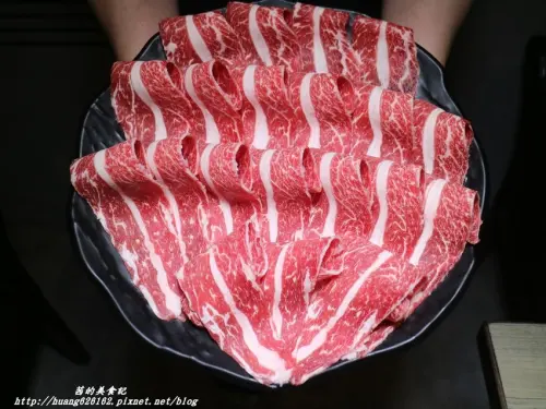 【台北松山區】捷運小巨蛋火鍋推薦『有間火鍋』飲料+冰淇淋無限享用/打卡再送肉!