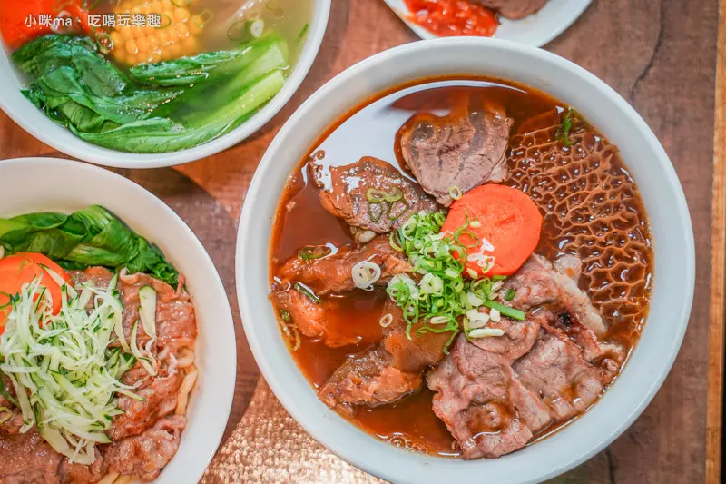 牛莊園牛肉麵 ▏蔬果湯頭的牛肉麵 清香不死鹹。配上奶油香煎雪花牛 顛覆你對牛肉麵的想像。不吃牛的也有好喝的莊園雞肉湯 營養滿點。捷運科技大樓站