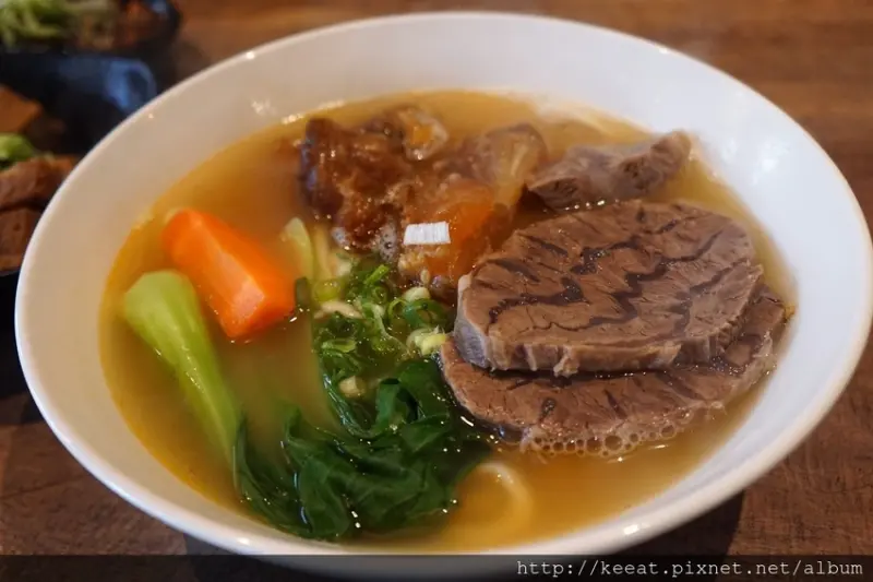 又一得獎的牛肉麵 清燉湯頭還不錯哦-牛莊園牛肉麵@捷運科技大樓站@遠企