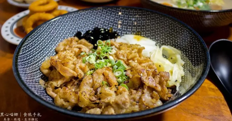 高雄新興︱鬼炊丼飯(文橫店)　新增香氣十足的燒肉丼，還多了4種口味拉麵，選擇性又更多啦！！（寵物友善餐廳）