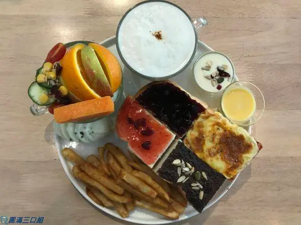 【食記】六吋盤早午餐 -鳳山文中店@有小而巧的精緻路線 也有大而美的彭湃作風