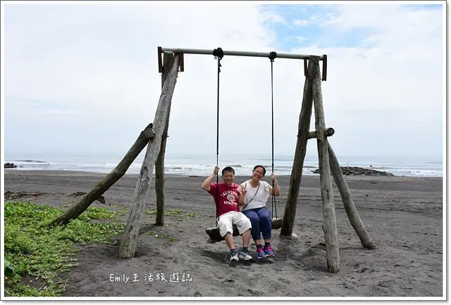 宜蘭景點》壯圍廍後社區盪鞦韆。沙灘上有二大亮點，快找找看