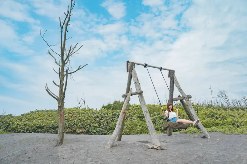 [宜蘭 壯圍] 騎單車漫遊沙丘濱海步道 被海風滋養的小漁村 夢幻沙灘秋千 最適合旅行的東北角小鎮 - 安妮的天空