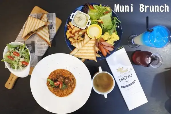 【台中東區】有超Q臘腸的陪伴，還有超親民的餐點(寵物友善&無限時餐廳)『Muni Brunch』