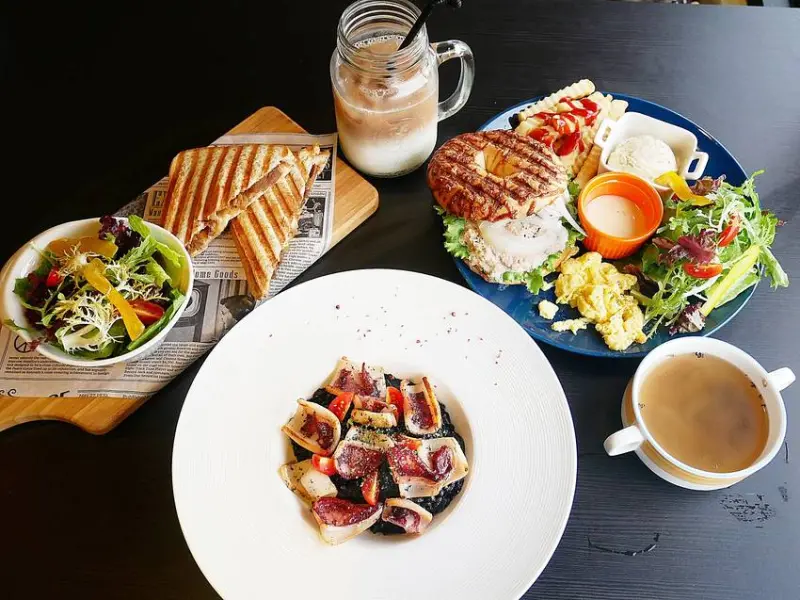 Muni Brunch-台中車站附近早午餐  店內裝潢超可愛  餐點精緻好吃又實惠  再訪率高到爆棚              