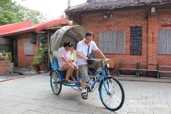 【苗栗頭份】跟著音樂漫遊蘆竹湳三百年古厝。假日帶著孩子走一趟蘆竹湳百年古厝，親身體驗好玩又有趣的☀️日光顯影/手造紙/🍚一日米廚師/🍨手搖剉冰和大人.小朋友都會回味無窮的古早童玩闖關活動，豐富的行程讓