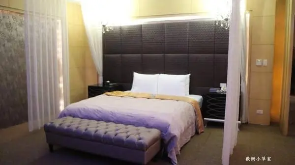 【南投住宿】金沙灣汽車旅館，房間跟浴室都好大，還有泡麵餅乾可以吃