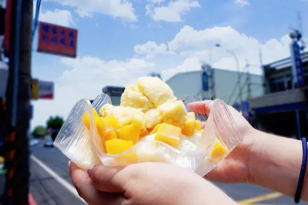 【食記】桃園・龍潭｜熱到發瘋的天氣，就是要「芒果爽」一下！榕樹下綿綿冰龍潭傳承店