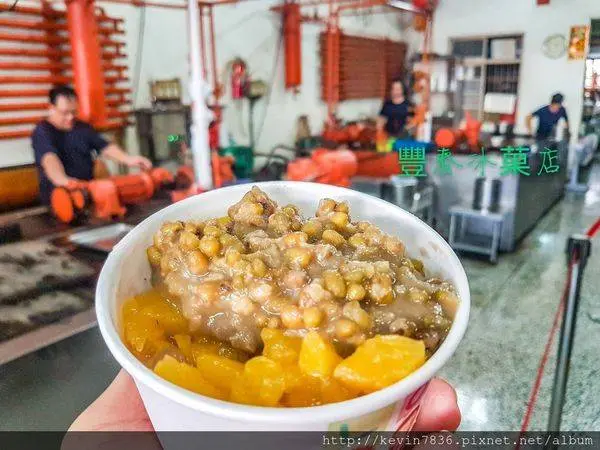 花蓮美食<豐春冰菓店>炎炎夏日來碗綿密細緻口感獨特甘蔗冰,清爽可口難忘的冰品好味道