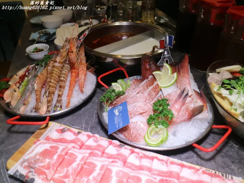 【新北中和區】超澎湃"蝦趴二人套餐"一次品嚐8種鮮蝦+2種肉品『八海食潮當代鍋物』內文有父親優惠套餐介紹/中和環球購物中心/中和火鍋/中永和美食/鴛鴦鍋/當月壽星禮