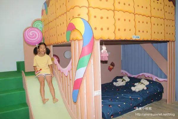 【台南北區住宿】傑克堡親子旅館。近花園夜市，溜滑梯×球池×電動車應有盡有，我的房間就是我的玩樂天堂。