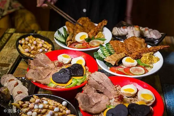 中壢美食-山禾堂拉麵，吃過巧克力風味的拉麵嗎？來來來～超特別口味拉麵只有在山禾堂才吃得到喔！(邀約)