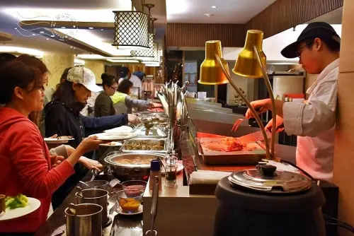 日月潭‧馥麗溫泉大飯店住宿，御品百匯廳自助餐