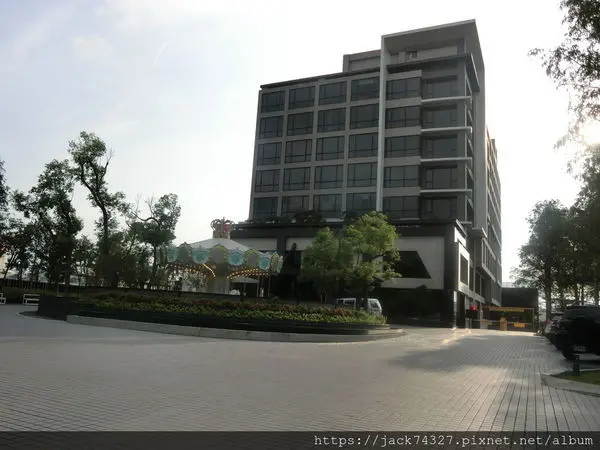 {嘉義住宿}嘉義親子飯店：「寬悅花園酒店」有提供嬰兒床、澡盆與消毒鍋，還有超夢幻旋轉木馬，兒童遊戲室免費玩！