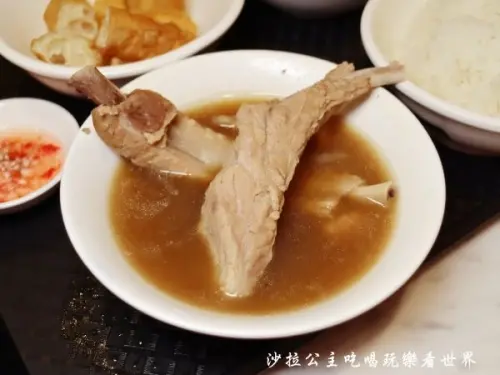 台北信義區美食/新加坡旅遊必吃『黃亞細肉骨茶NG AH SIO Taiwan』插旗台北新光三越A8館/捷運市政府站