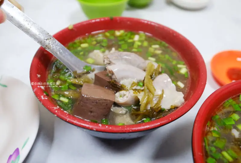 台中后里│月眉榕樹下豬血湯-豬血湯料多實在 - 藍色起士的美食主義