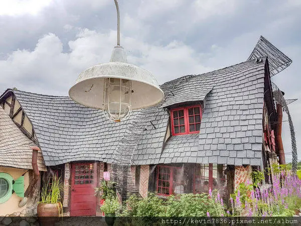 花蓮<童話屋咖啡館 Mr. Sam Soaring in the wind>夢幻可愛小屋飲料也香甜誘人,好拍得不要不要,最夯打卡景點