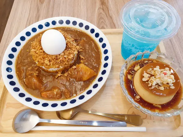 ♪台電大樓站。小丘CHIU巢咖哩♬ 可愛鳥巢咖哩。手工焦糖布丁。刨冰。氣泡飲