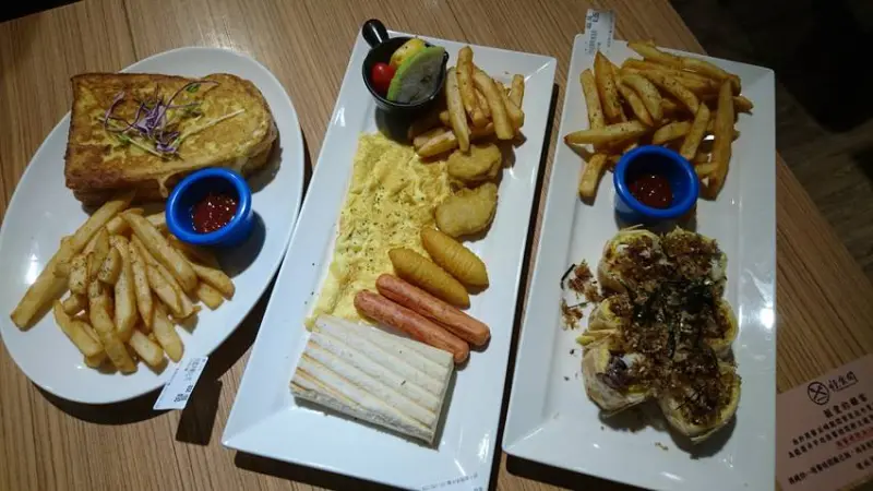 高雄~好。食間早午餐~享受早晨現作的美好時光~推創意料理倒插章魚燒~              