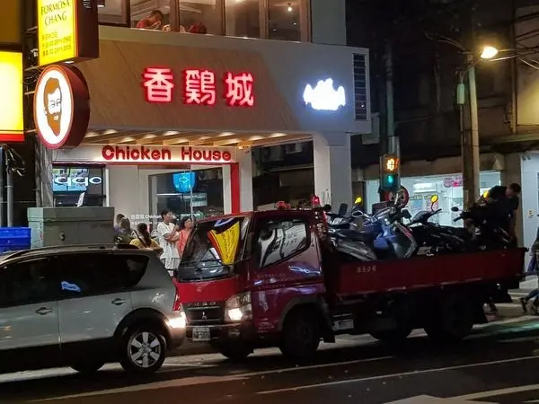 <食記>新北新店區~新店人的回憶香雞城回來啦~ 香雞城新店店