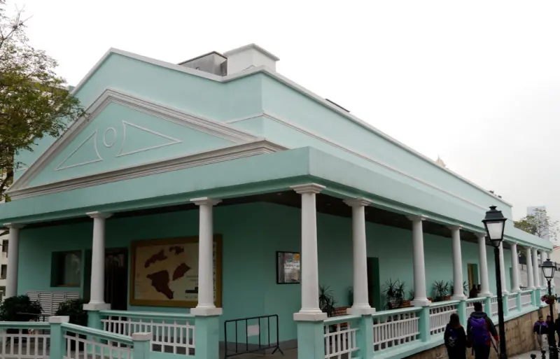 澳門景點遊：一國兩制下的澳門，淺看葡萄牙屋的建築，官也街踩街趣